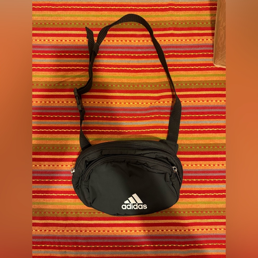 adidas belt bag with 2 pockets!